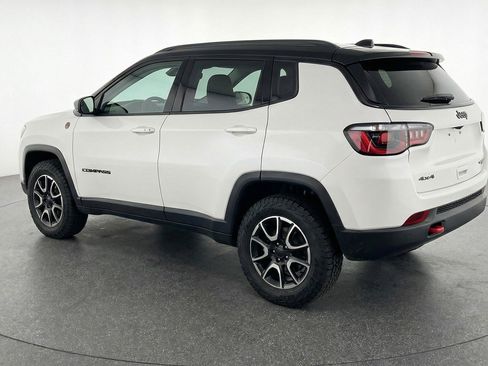 Used 2025 Jeep Compass Trailhawk AWD/4WD image 6