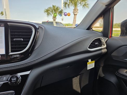 New 2026 Chrysler Pacifica Select FWD image 32