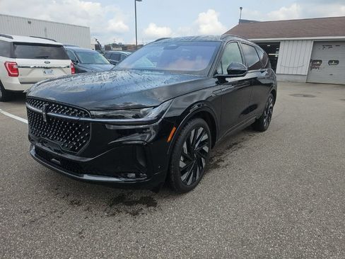 Used 2024 Lincoln Nautilus Reserve w/ Equipment Group 202A AWD/4WD image 6