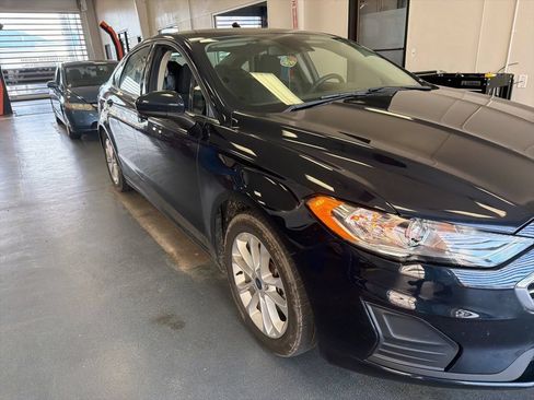 Used 2020 Ford Fusion SE FWD image 1