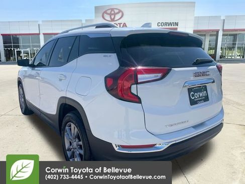 Used 2024 GMC Terrain SLT FWD image 3
