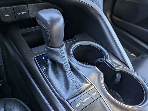 Used 2024 Toyota Camry SE image 20