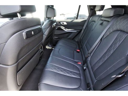 Used 2025 BMW X5 xDrive50e image 7