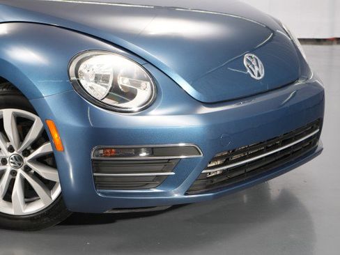 Used 2017 Volkswagen Beetle 1.8T Classic FWD image 8