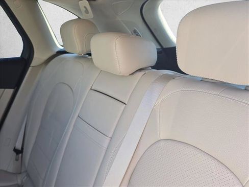 Used 2022 Mercedes-Benz GLC 300 4MATIC w/ Multimedia Package Lite image 22