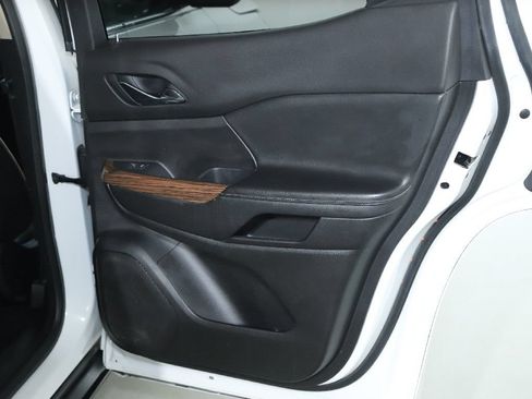 Used 2019 GMC Acadia Denali w/ Technology Package AWD/4WD image 33