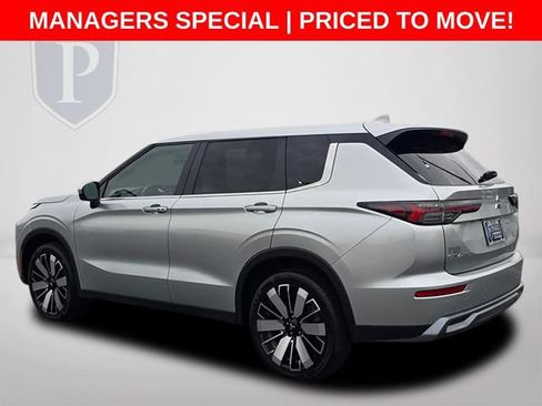 Used 2025 Mitsubishi Outlander SE FWD image 9