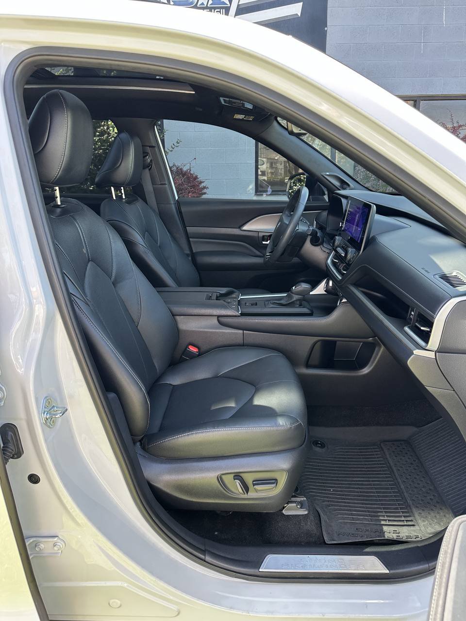 Used 2025 Toyota Grand Highlander AWD Hybrid image 23