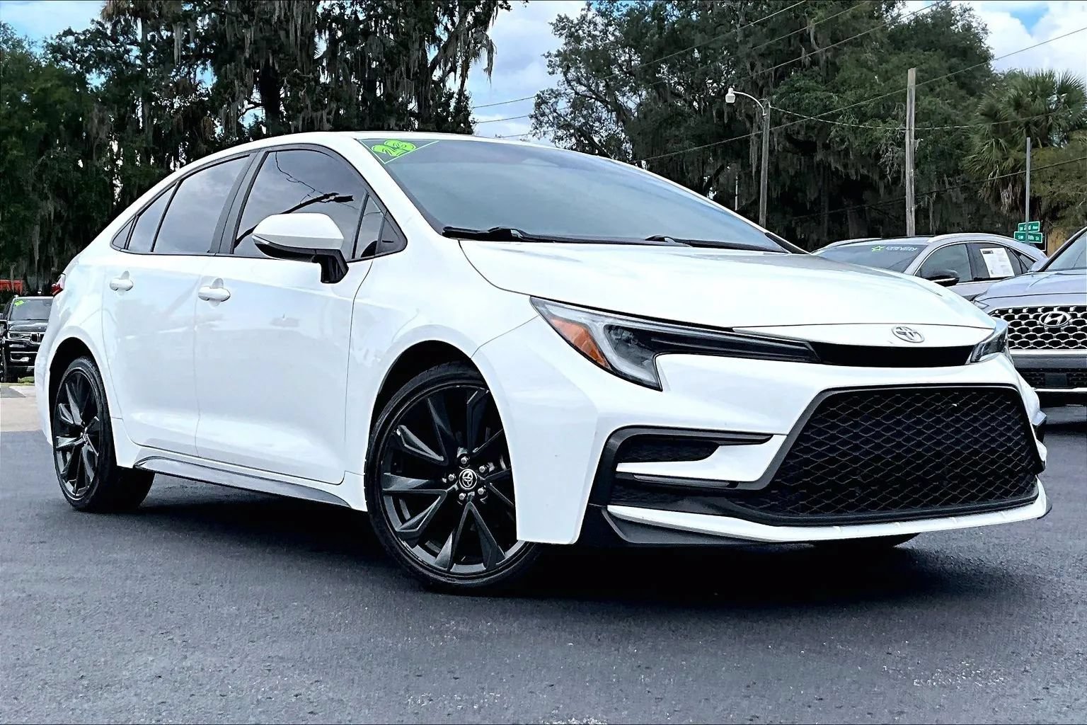Used 2023 Toyota Corolla SE FWD image 2