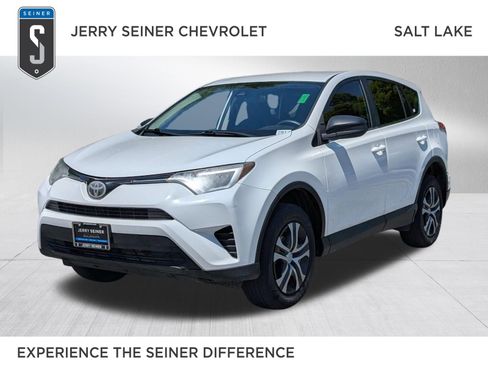 Used 2018 Toyota RAV4 LE AWD/4WD image 1