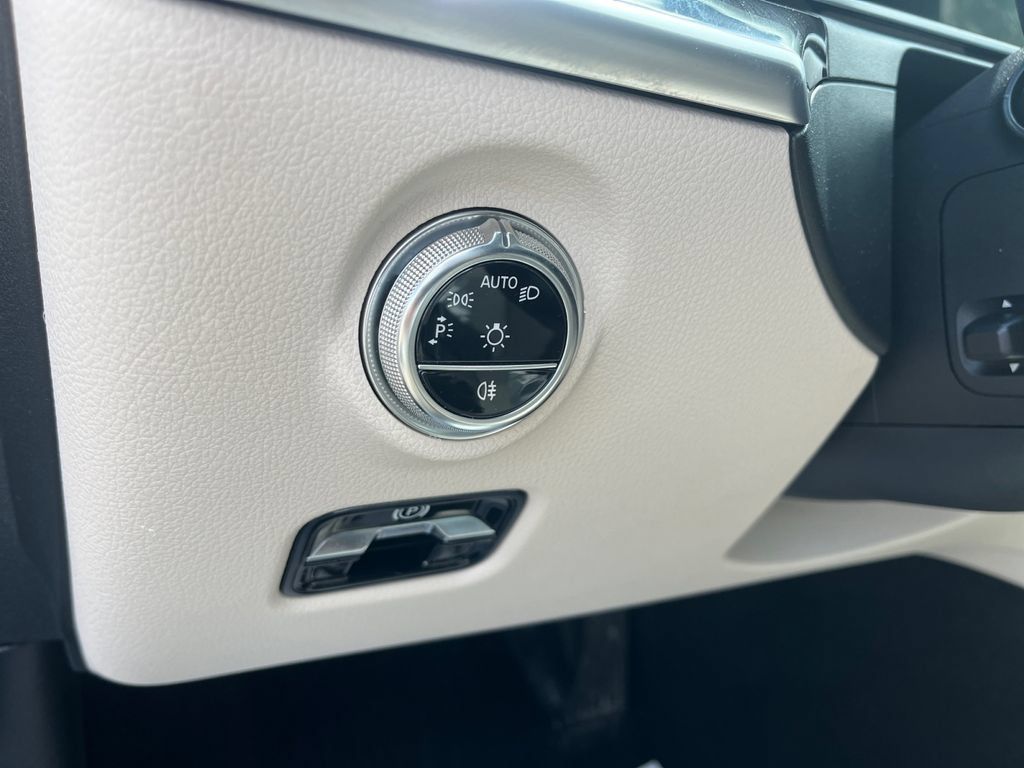 Certified 2024 Mercedes-Benz C 300 4MATIC Sedan image 22