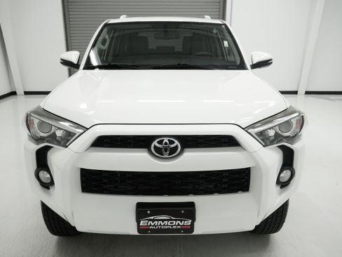 Used 2018 Toyota 4Runner SR5 Premium image 2
