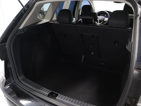 Used 2025 Volkswagen Taos SE FWD image 15