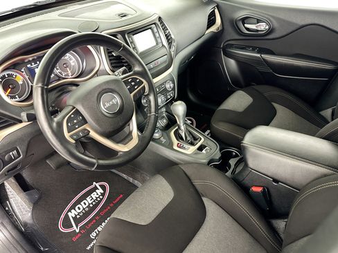Used 2016 Jeep Cherokee Sport w/ Cold Weather Group AWD/4WD image 5