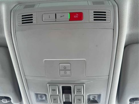 Certified 2024 Volkswagen Tiguan SE image 39