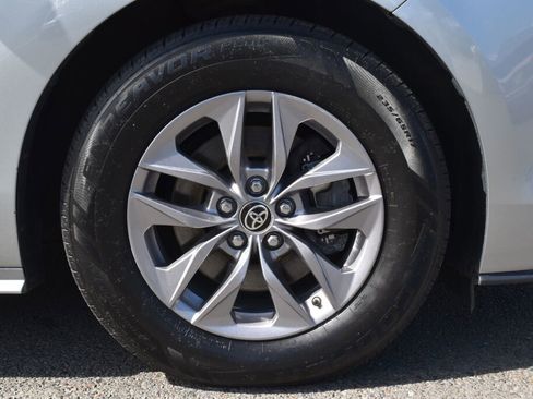 Used 2021 Toyota Sienna XLE AWD/4WD image 28