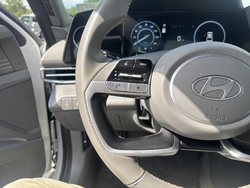 Used 2025 Hyundai Elantra SEL FWD image 18