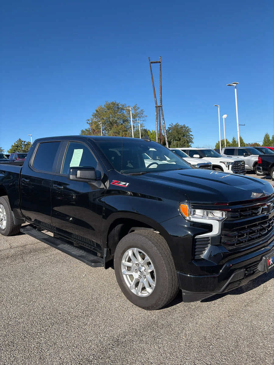 Used 2025 Chevrolet Silverado 1500 RST w/ Z71 Off-Road Package AWD/4WD image 18