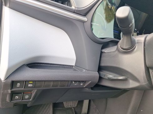 Used 2025 Toyota Sienna XLE image 18