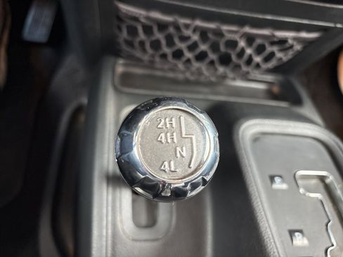 Used 2016 Jeep Wrangler Unlimited Rubicon AWD/4WD image 19