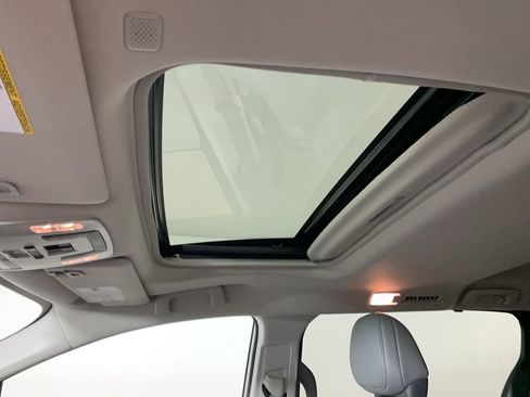 Used 2021 Toyota Sienna XLE FWD image 29