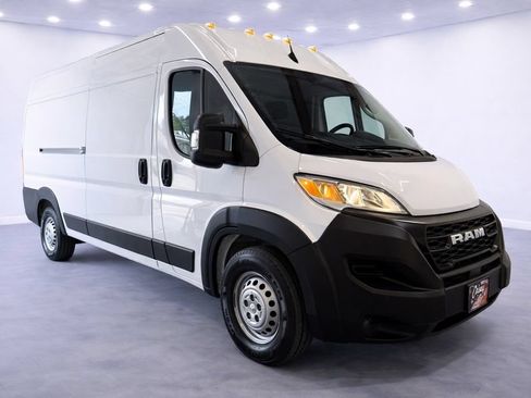 Used 2025 RAM ProMaster 2500 FWD image 4