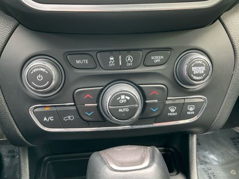 Used 2023 Jeep Cherokee Altitude Lux AWD/4WD image 23