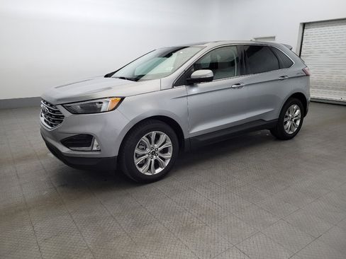 Used 2024 Ford Edge Titanium image 2