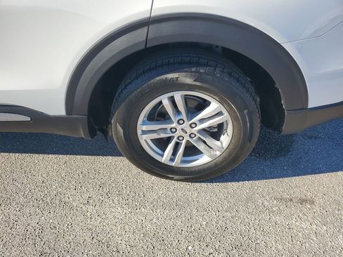 Used 2023 Ford Explorer XLT w/ Equipment Group 202A image 19