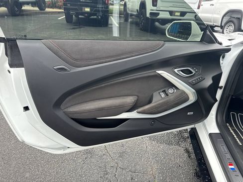 Used 2022 Chevrolet Camaro ZL1 RWD image 11
