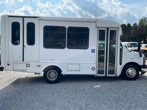 Used 2015 Chevrolet Express 3500 w/ Shuttle Bus Package image 8
