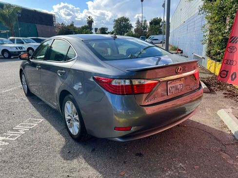 Used 2013 Lexus ES 300h w/ Luxury Pkg image 6