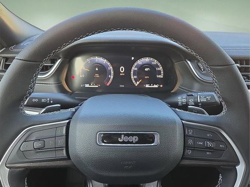 New 2025 Jeep Grand Cherokee L Limited w/ Luxury Tech Group II image 24