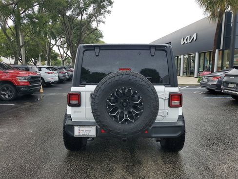 Used 2018 Jeep Wrangler Unlimited Sahara image 5