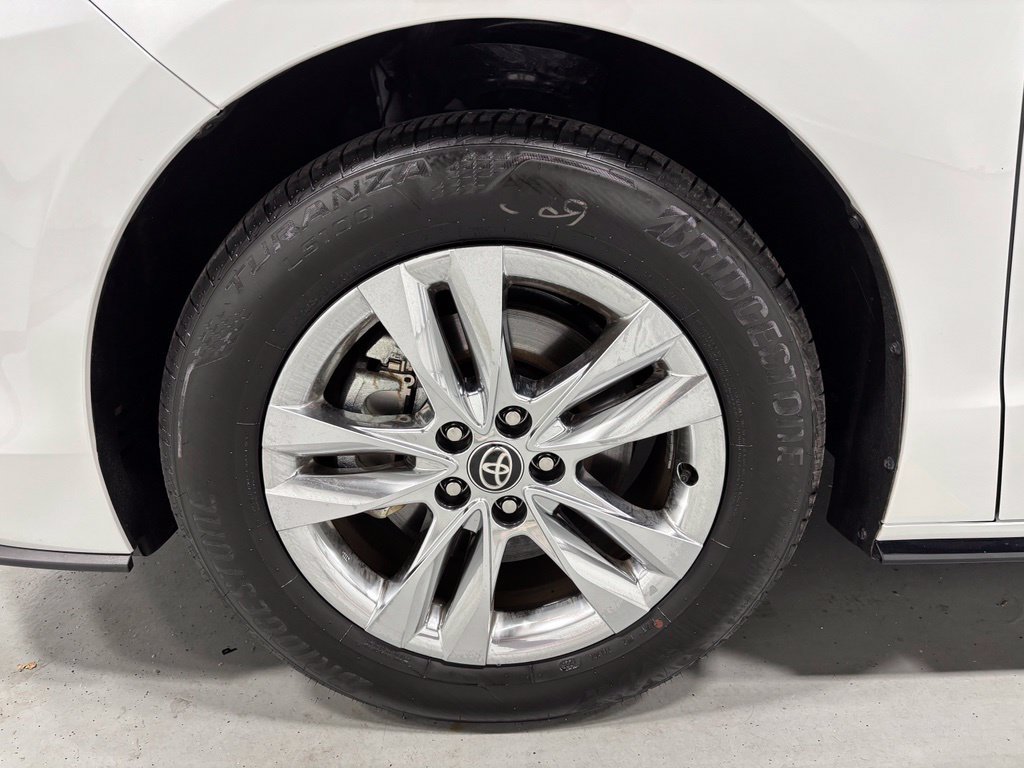 Used 2026 Toyota Sienna Limited FWD image 69
