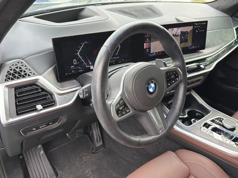 Used 2025 BMW X7 xDrive40i w/ M Sport Package AWD/4WD image 27