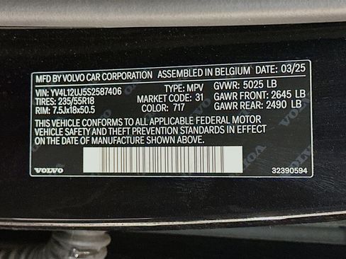 Used 2025 Volvo XC40 B5 Core image 12