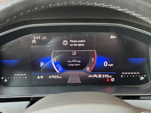 Used 2025 Volkswagen Jetta SE FWD image 21