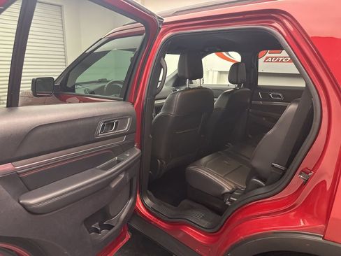 Used 2019 Ford Explorer Sport image 6