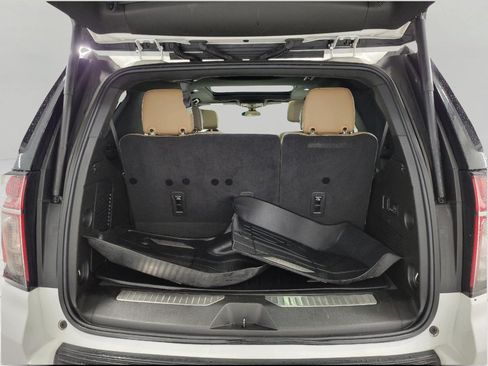 Used 2021 Chevrolet Tahoe Premier AWD/4WD image 16