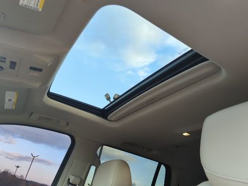 Used 2018 Cadillac Escalade Luxury image 15