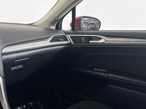 Used 2020 Ford Fusion SE image 25
