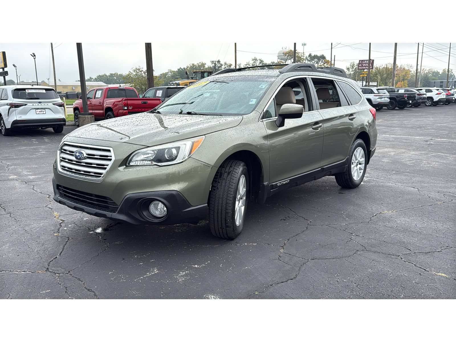 Used 2017 Subaru Outback 2.5i Premium AWD/4WD image 3