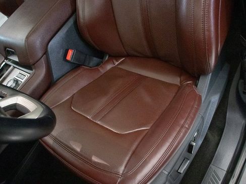 Used 2022 Ford Expedition Limited image 28