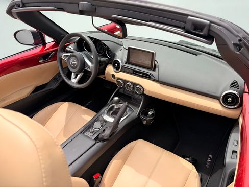 Used 2017 MAZDA MX-5 Miata Grand Touring RWD image 8