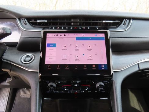 Certified 2023 Jeep Grand Cherokee Limited AWD/4WD image 18