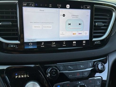 Used 2026 Chrysler Pacifica Select FWD image 4