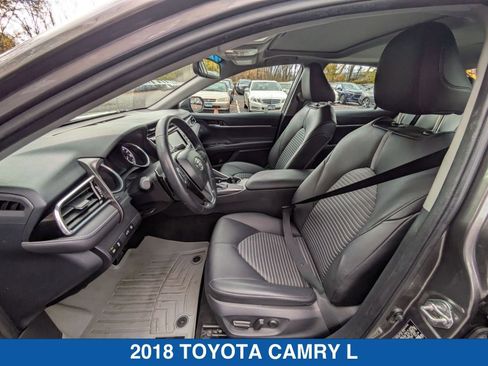 Used 2018 Toyota Camry SE w/ Moonroof Package image 25