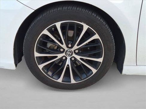 Used 2018 Toyota Camry SE w/ Audio Package FWD image 6