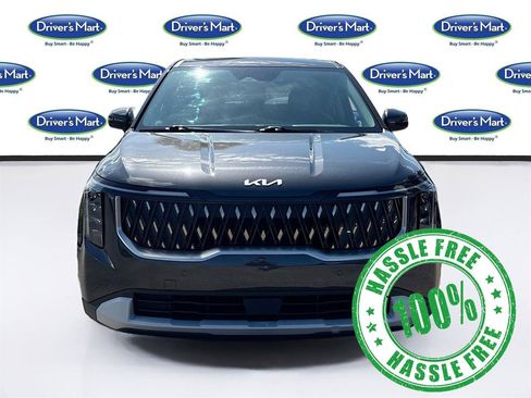 Used 2025 Kia Carnival FWD image 2